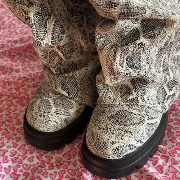 AKIRA Snakeskin Patterned Pet Boots - Picture 2 of 4